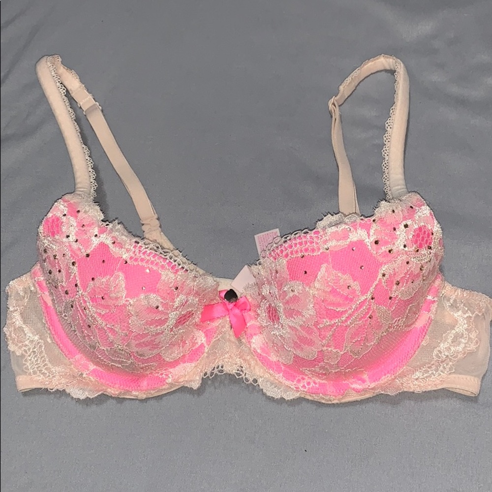 34A Victoria’s Secret Demi Bra in lace